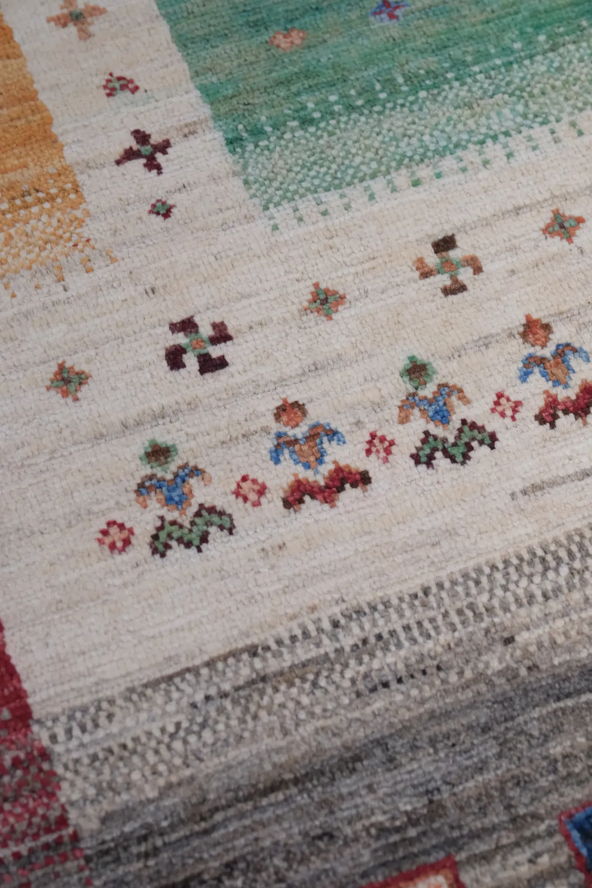 Afgan Halı  %100 Saf Yün  2.01x.1.53= 3.07m2  35x40 ilmek