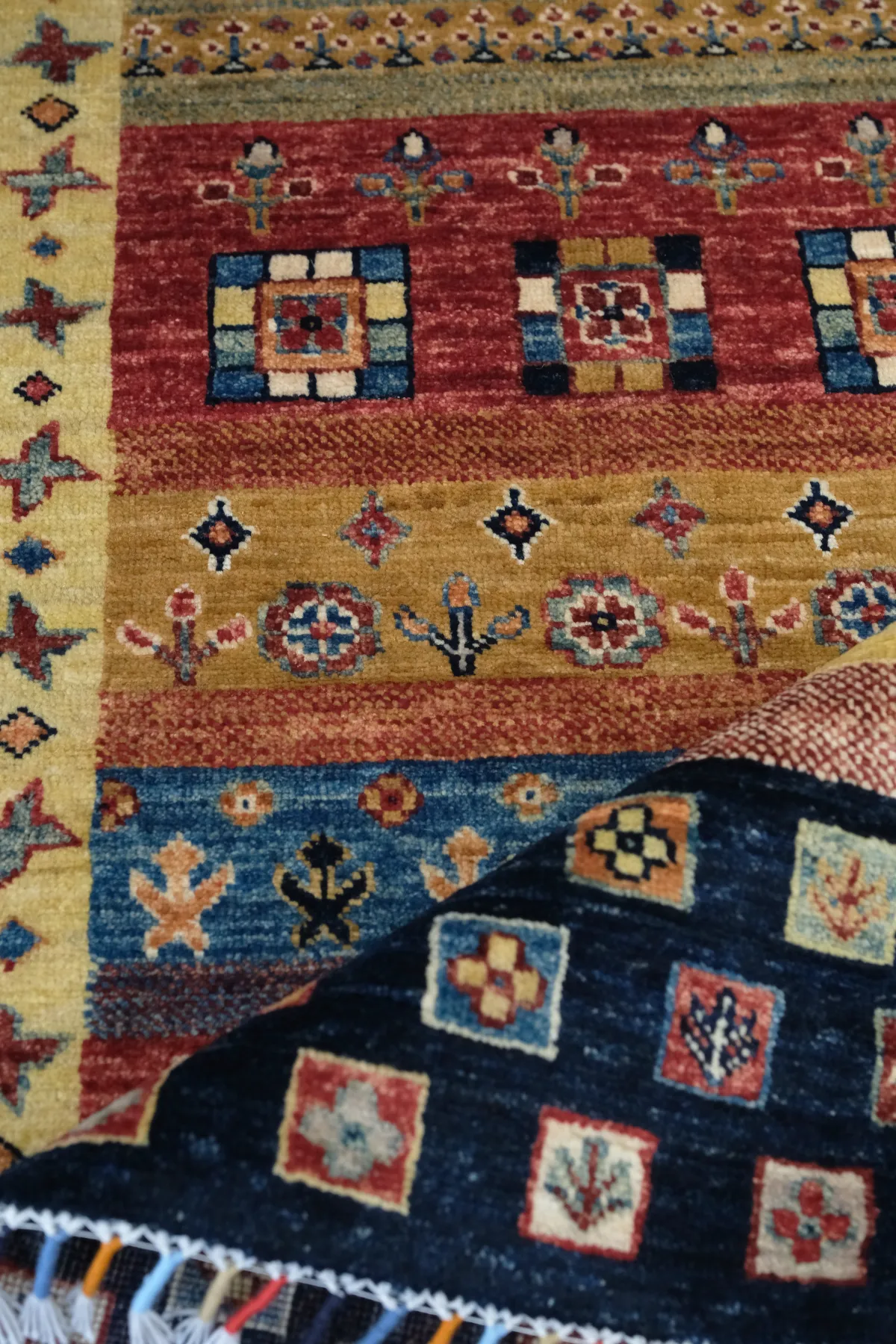 Afgan Halı  %100 Saf Yün  1.85x.1.27= 2.30m2  35x40 ilmek