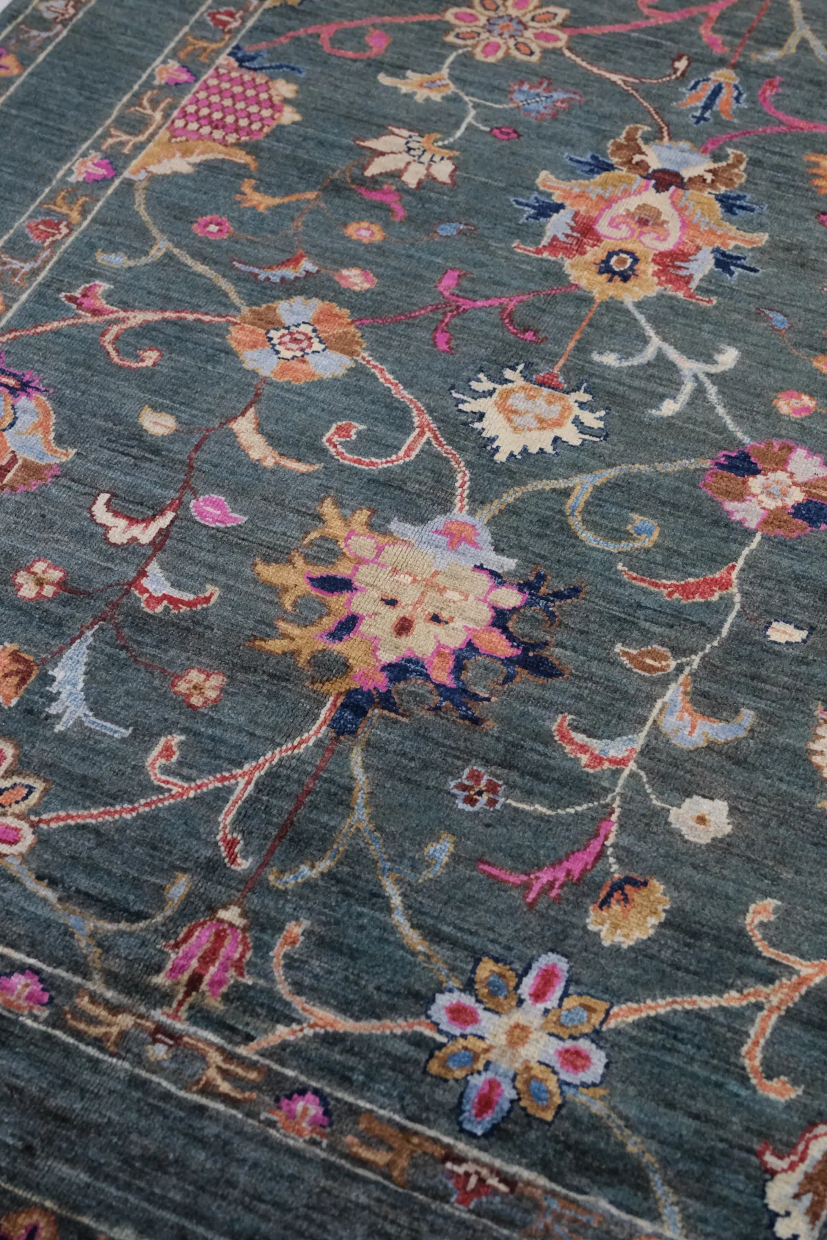 Afgan Halı  %100 Saf Yün  1.80x.1.22= 2.21m2  35x40 ilmek