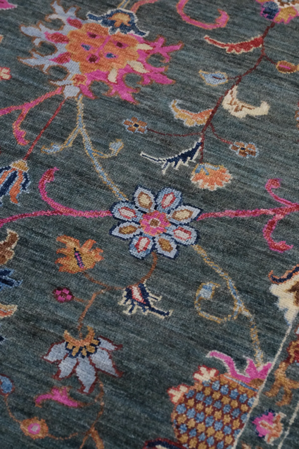 Afgan Halı  %100 Saf Yün  1.80x.1.22= 2.21m2  35x40 ilmek